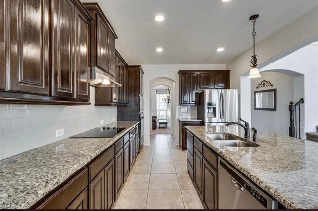 Building Photo - 404 S Hill Dr