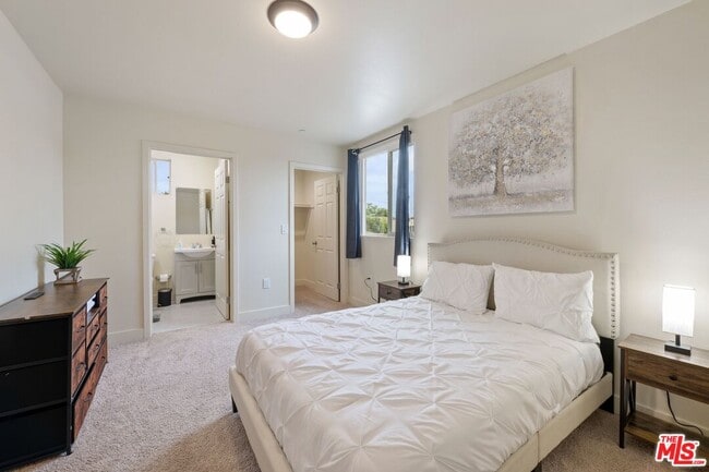 Building Photo - 4828 McKinley Ave