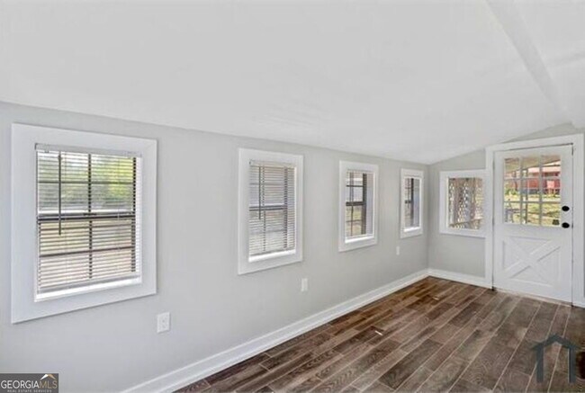 Building Photo - 8170 Huntington Dr