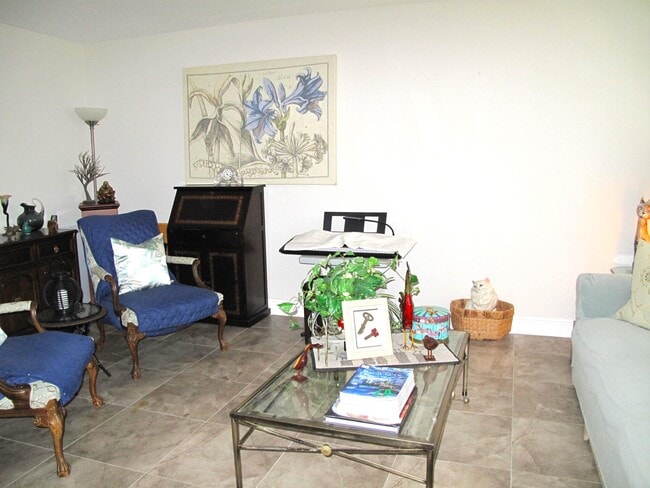 Building Photo - 376 Flanders Dr