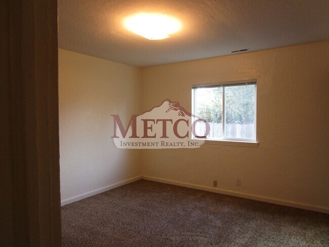 Building Photo - 01605