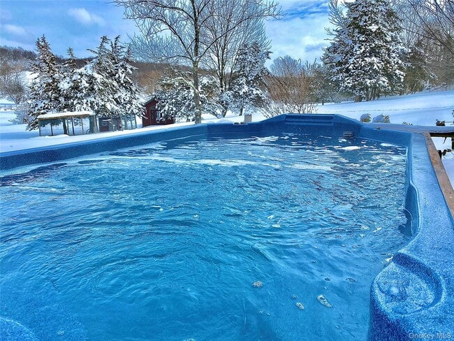 Building Photo - 7 Silo Ln