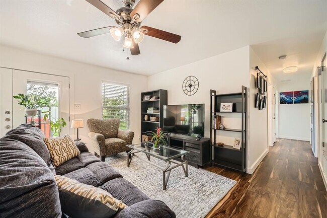 Building Photo - 9705 Oriole Dr