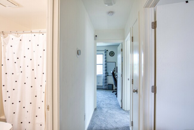 Building Photo - 32 Pine St