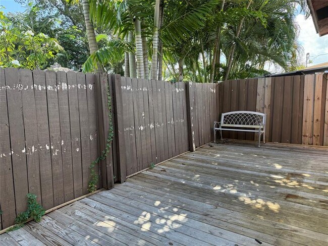 Building Photo - 602 NE 38th St