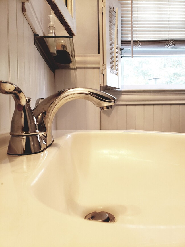 Building Photo - 21 Case Ave