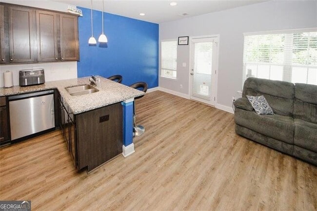 Building Photo - 10162 Benton Woods Dr