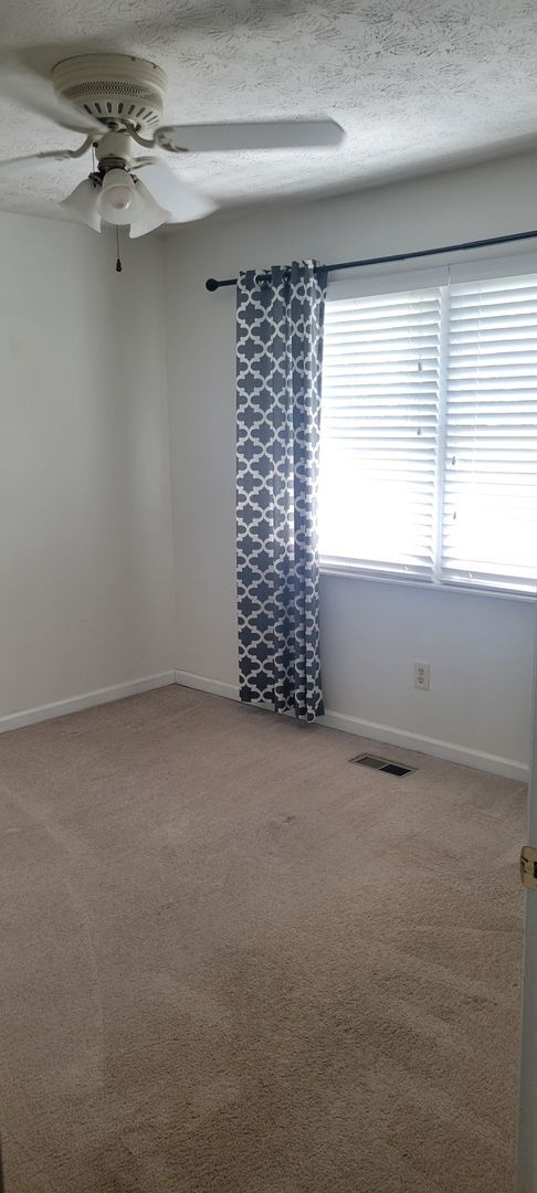 Building Photo - Knoxville 37923 - 2 bed 2.5 bath condo - c...
