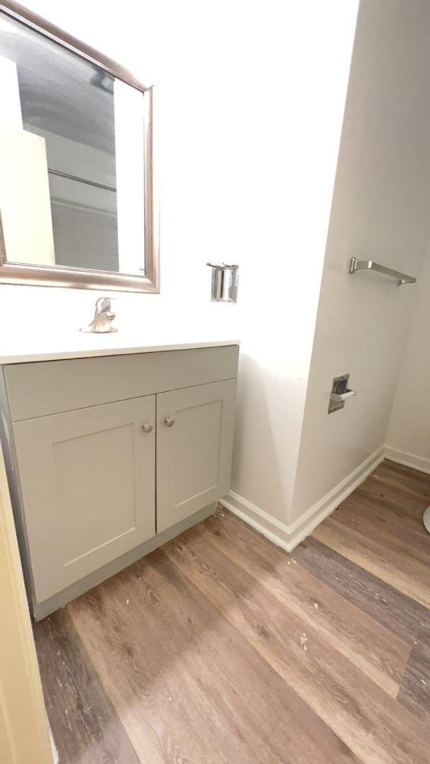 Building Photo - Oak Grove Village Apartments- Close to Lew...