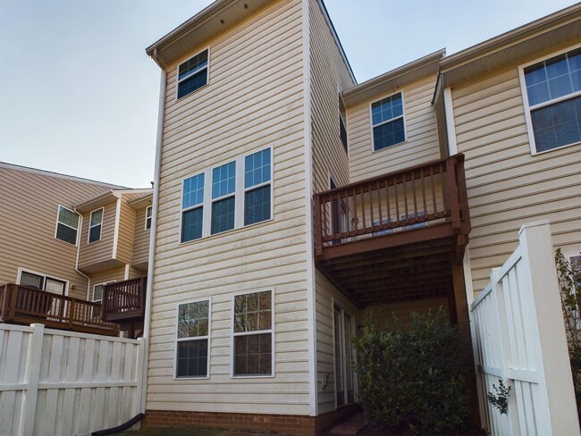 Building Photo - Beautiful 4 Bedroom 2.5 Bath Townhome in M...