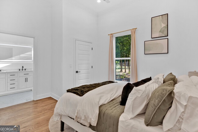 Building Photo - 1774 Vesta Ave