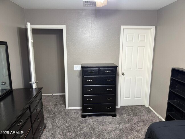 Building Photo - 5943 S 248th Dr