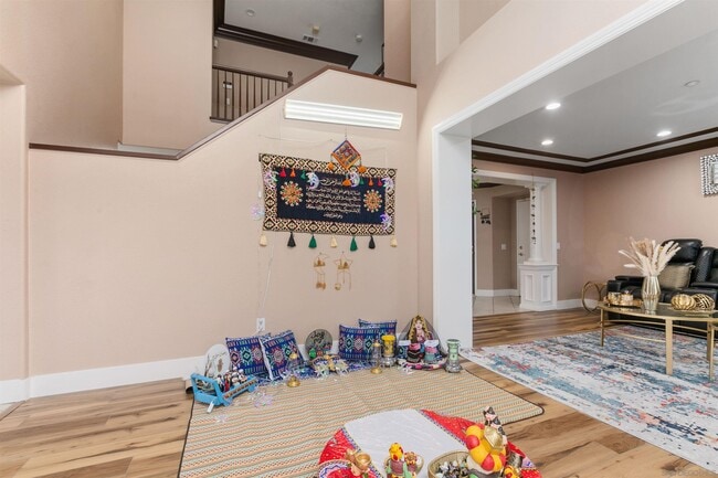 Building Photo - 10394 Valley Waters Dr