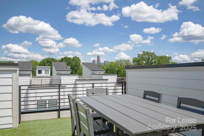 Building Photo - 1033 Wesley Terrace Ave