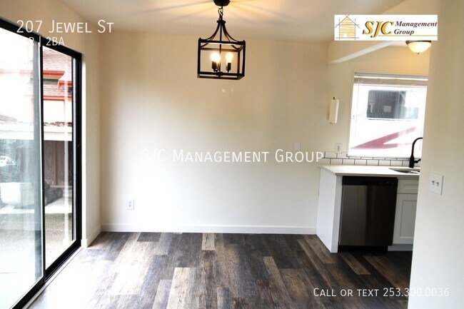 Building Photo - Five Bedroom 2 bath home for rent in Enumclaw