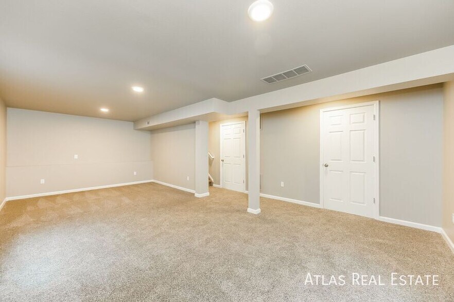 Building Photo - 5566 Vermillion Bluffs Dr