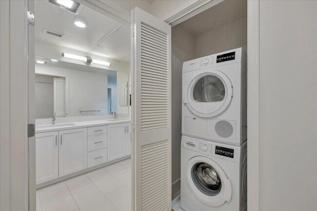 Building Photo - 657 Walnut St