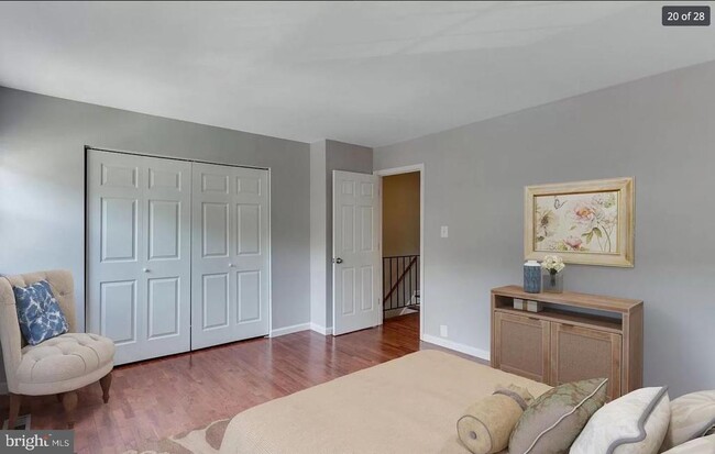 Building Photo - 14880 Emberdale Dr