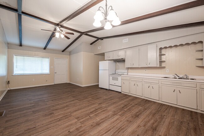 Building Photo - 4 Fulmer Ln