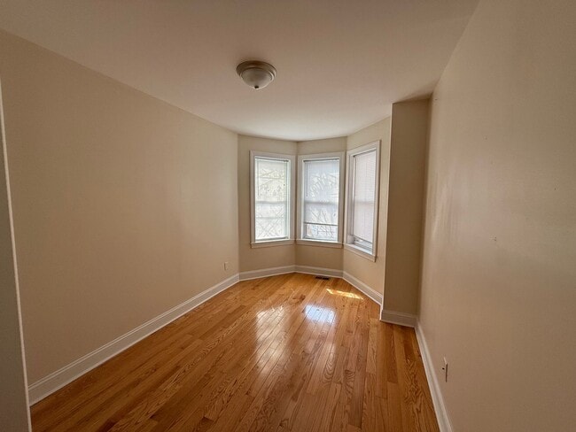 Building Photo - Charming Brick Rowhome Brewerytown