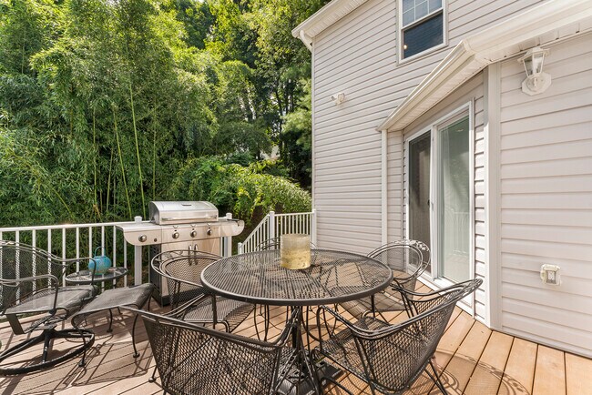 Building Photo - 14 Mc Donald St