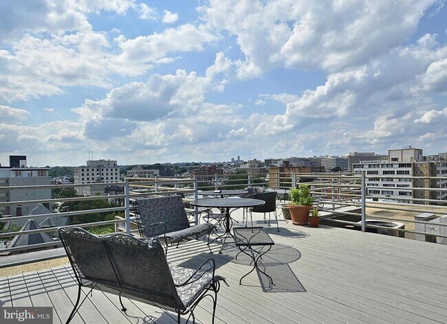Building Photo - 1545 18th St NW