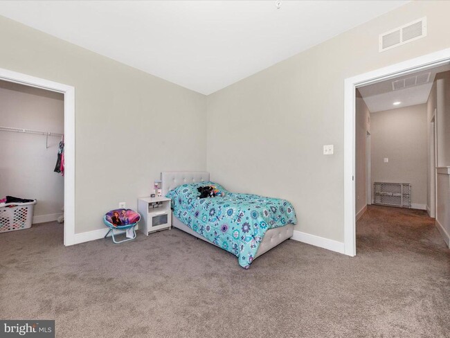 Building Photo - 1807 Fairway Ln