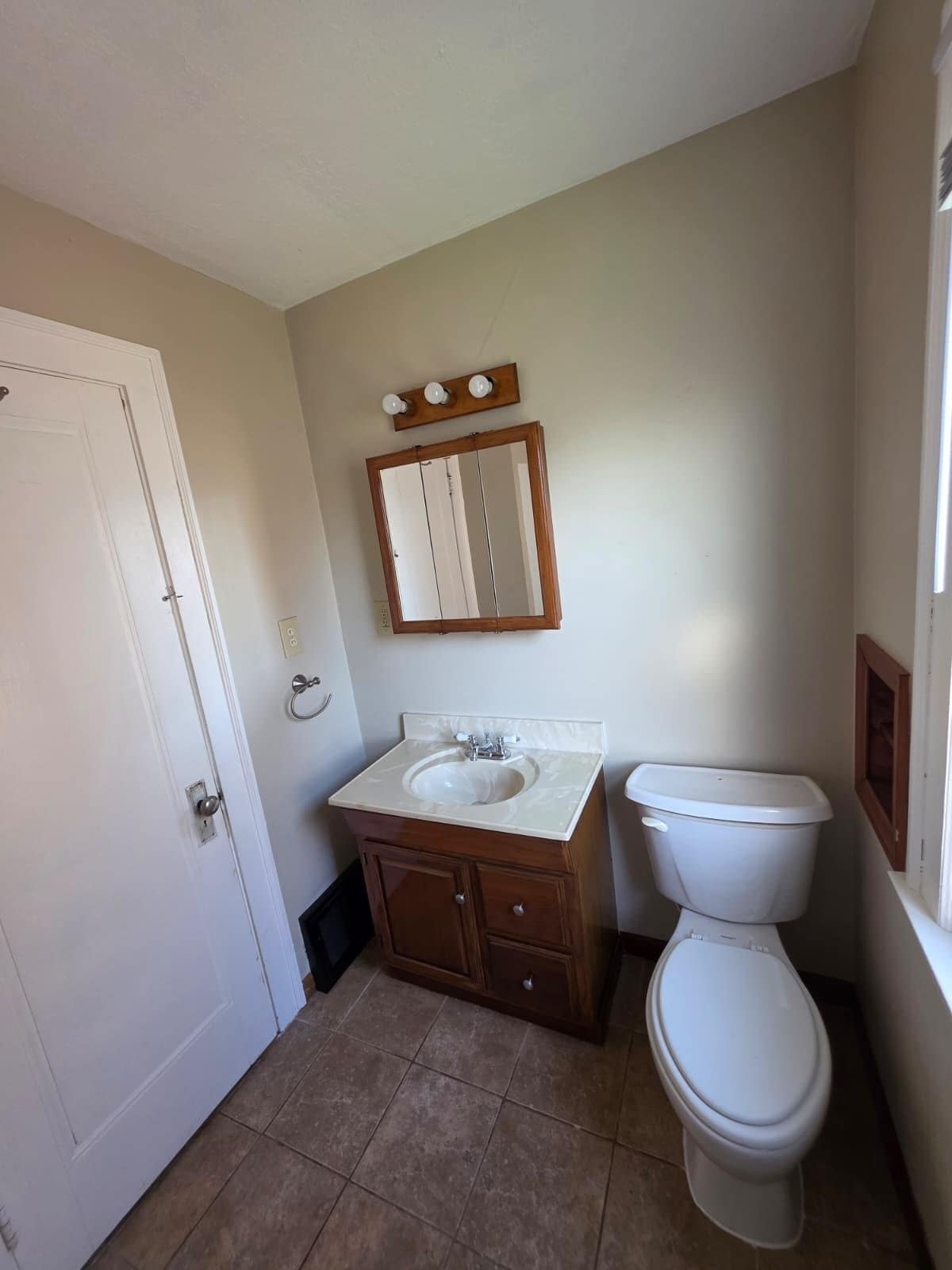 Building Photo - 2048 Rossmoor Rd