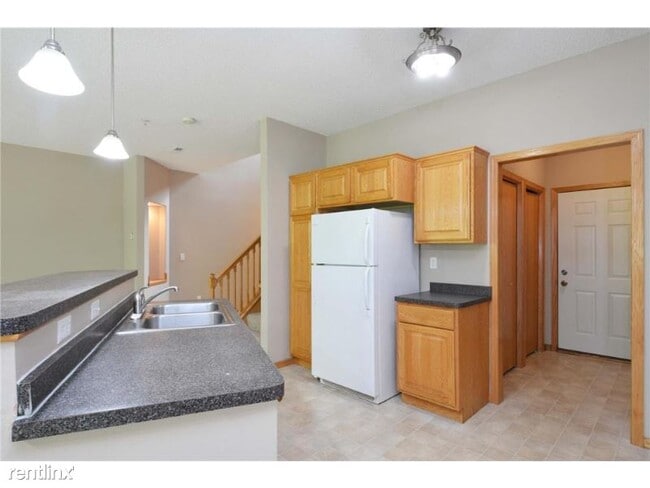 Building Photo - 3 br, 3 bath Townhome - 191 Larpenteur Ave E