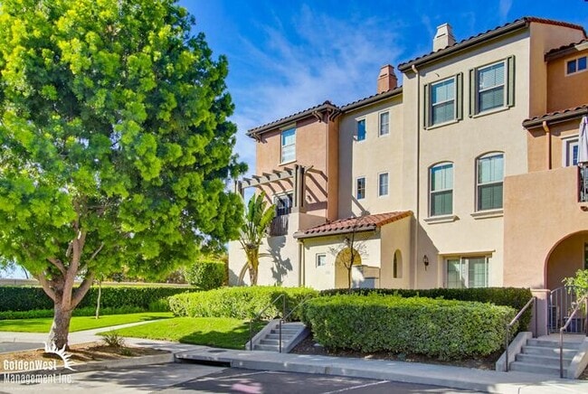 Building Photo - Beautiful 3Bdm 2.5Ba Townhome in a Prime San Marcos Location