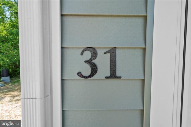 Building Photo - 31 Riverview Ave