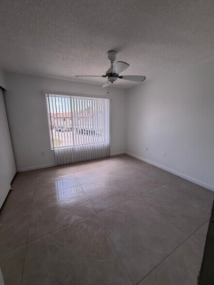 Building Photo - 2701 Pine Lake Terrace