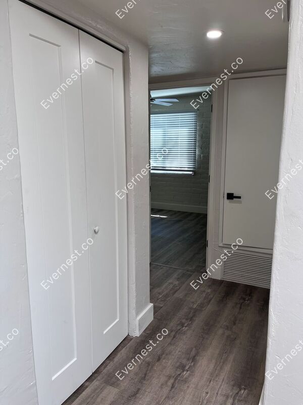 Building Photo - 4075 E Lee St