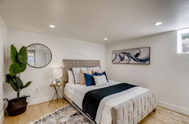 Building Photo - 3Bd/1.75Ba Seattle House