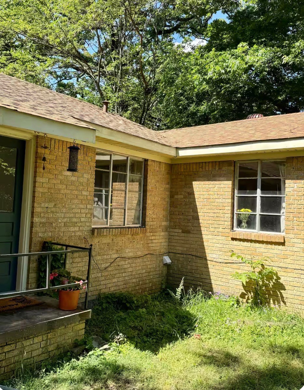 Building Photo - 211 E G Ave