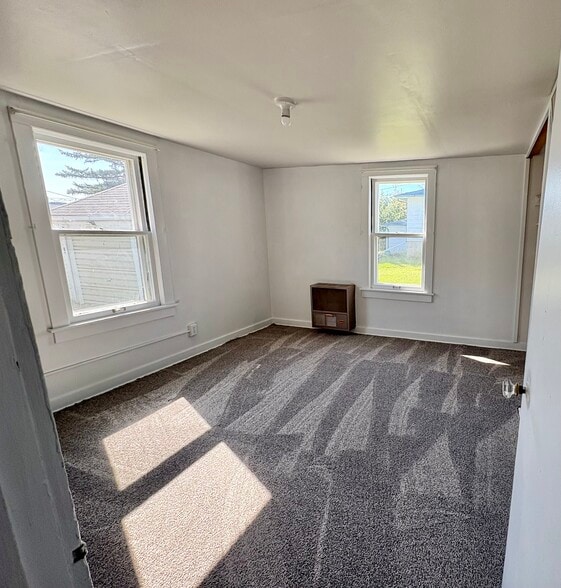 Building Photo - 477 3rd Ave NE
