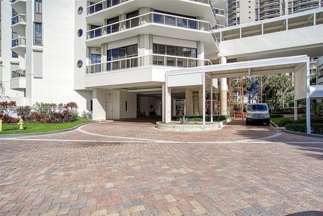 Building Photo - 20185 E Country Club Dr