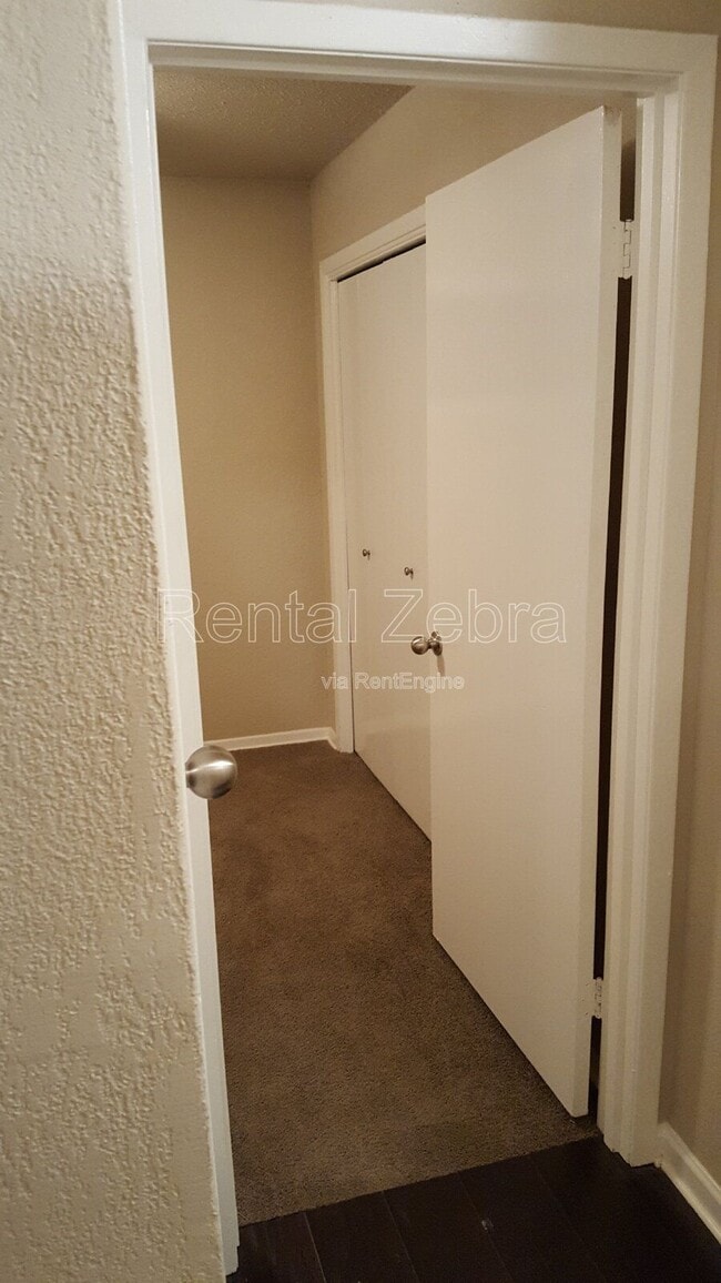 Building Photo - 2939 Longmeade Dr