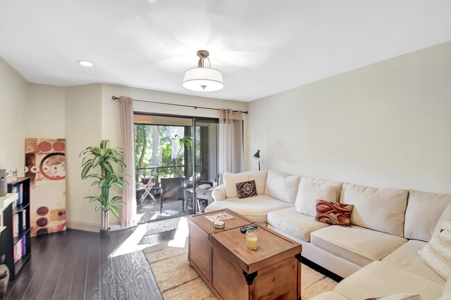 Building Photo - 500 Crosswinds Dr