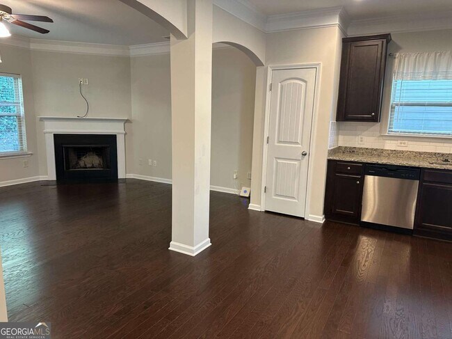 Building Photo - 403 Village View