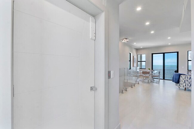 Building Photo - 99 Seaside Ave