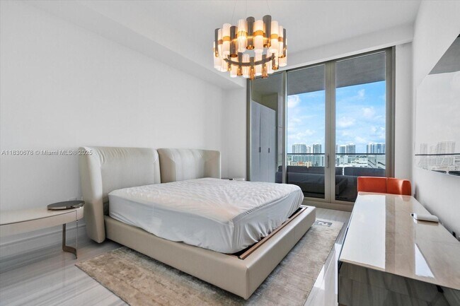 Building Photo - 17901 Collins Ave