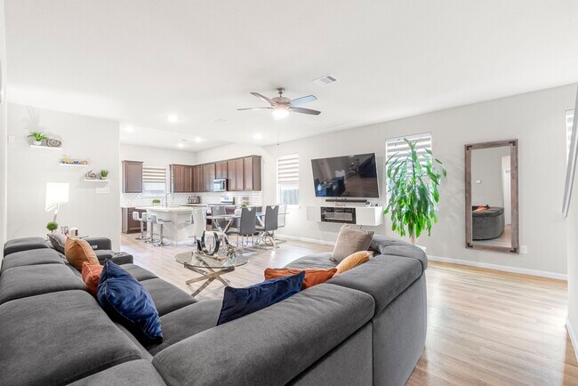 Building Photo - 5006 Sunway Dr