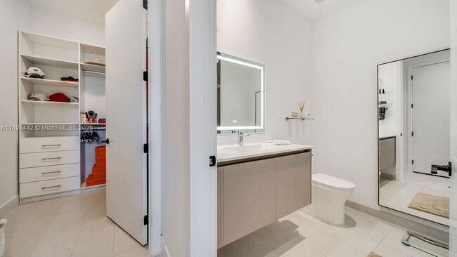 Building Photo - 1030 15th St