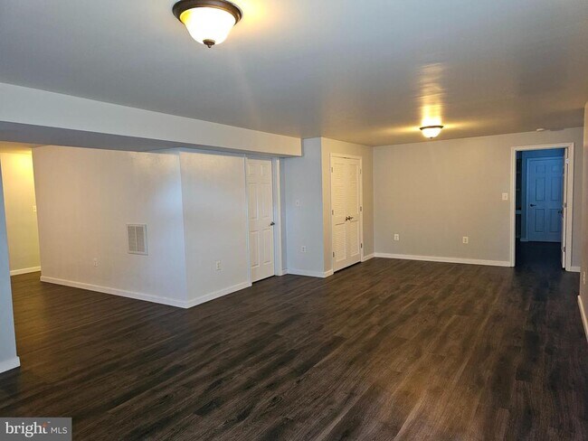 Building Photo - 6125 Hot Spring Ln