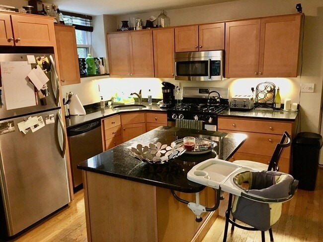 Building Photo - 245 Beacon St