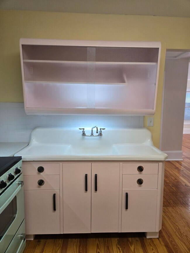 Building Photo - C1122 Woodbury Row