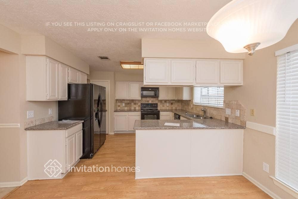 Building Photo - 15119 Manor Hill Dr