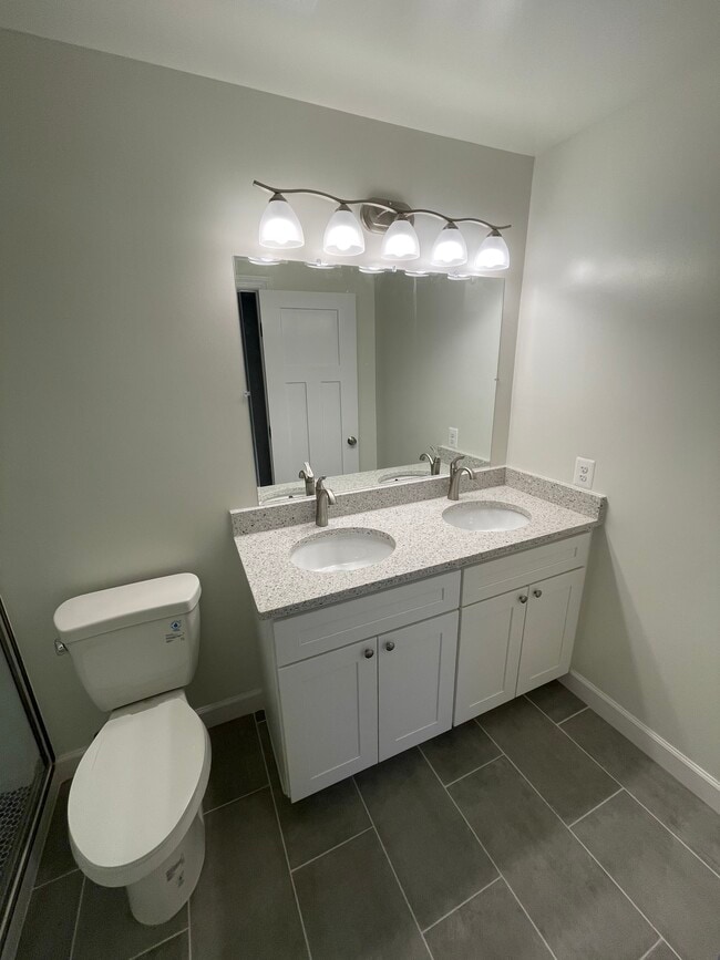 Building Photo - 6425 Apt 303