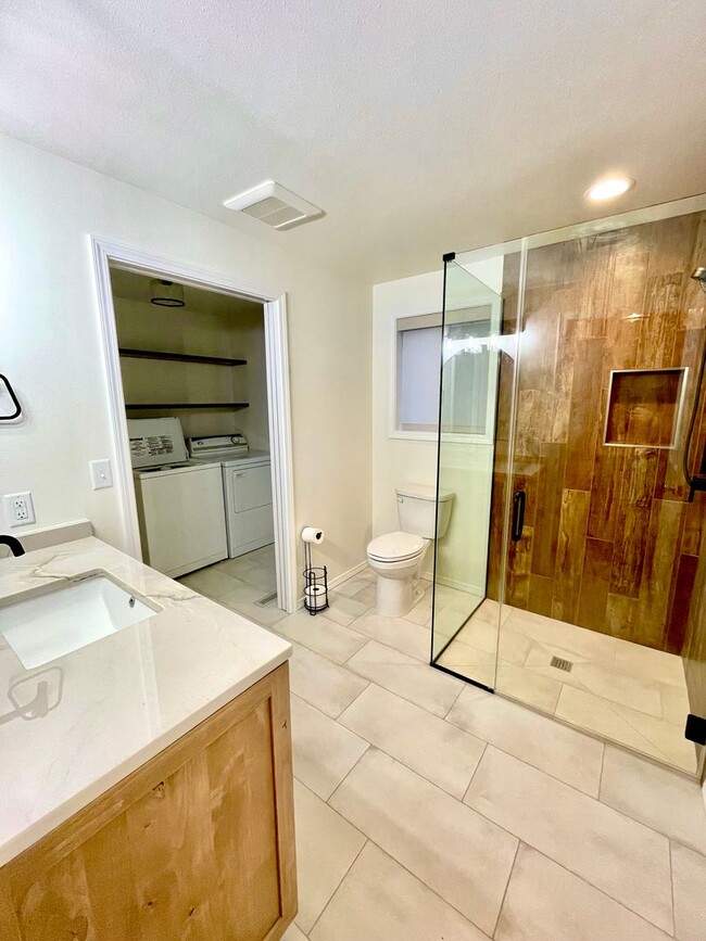 Building Photo - Stunning Riverfront Home in Sun Country